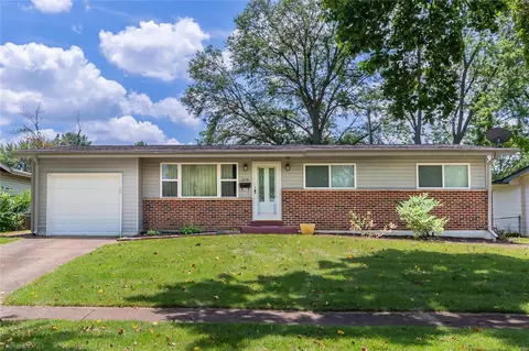 2210 Oriole Dr, Florissant, MO 63033