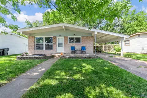 530 Versailles Dr, Florissant, MO 63031