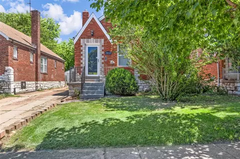 3833 Kingsland Ct, Saint Louis, MO 63116