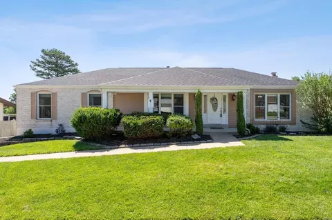 3540 Queens Hill Dr, Oakville, MO 63129