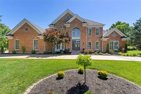 700 Hillenkamp Dr, Weldon Spring, MO 63304