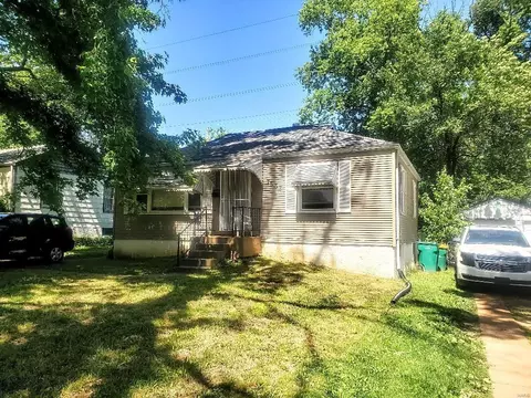 7537 Haywood Dr, Saint Louis, MO 63133
