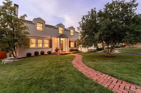 8459 Colonial Ln, Ladue, MO 63124