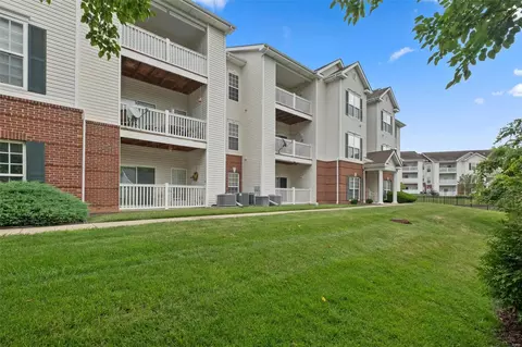 42 Kassebaum Ln #200, Saint Louis, MO 63129