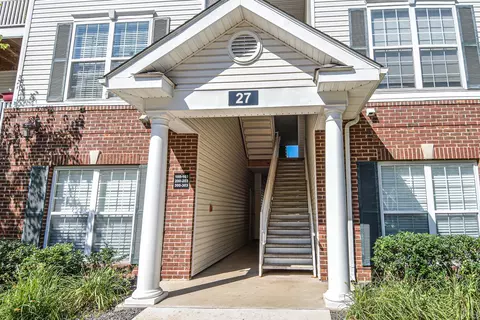 27 Kassebaum Ln #103, Saint Louis, MO 63129