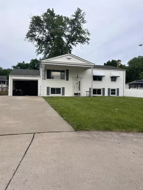 4 Chestnut Ct, Saint Peters, MO 63376