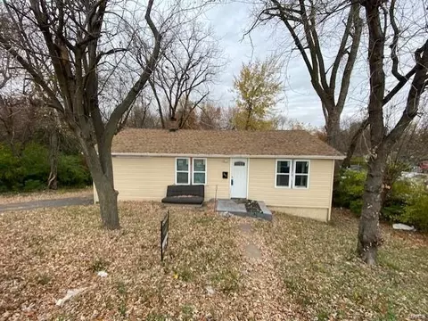 1855 Chambers Rd, Saint Louis, MO 63136