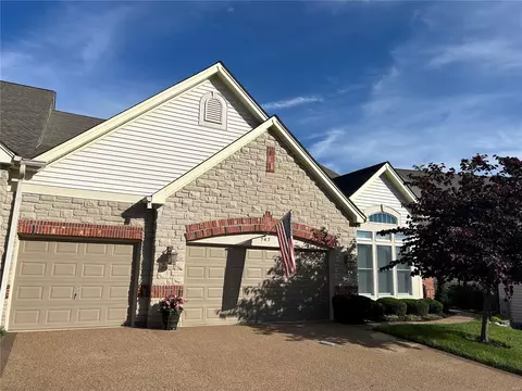747 Stonebluff Ct, Chesterfield, MO 63005