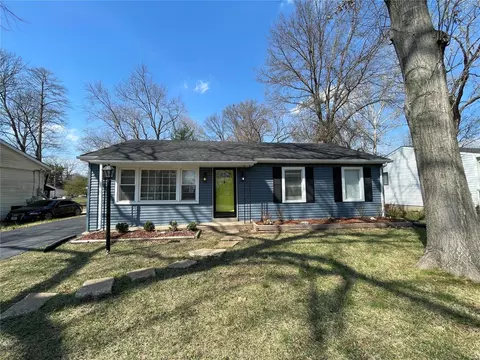 1851 Longford Dr, Saint Louis, MO 63136