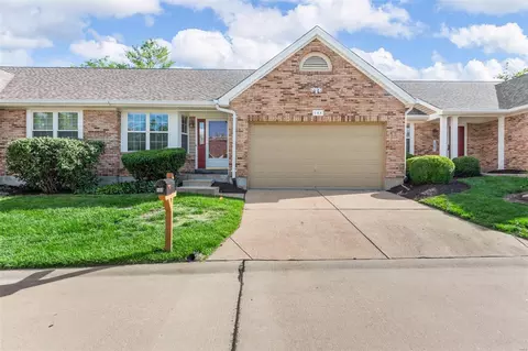 188 Kehrs Mill Bend Dr, Ballwin, MO 63011