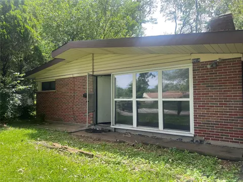8414 Bayberry Dr, Saint Louis, MO 63134
