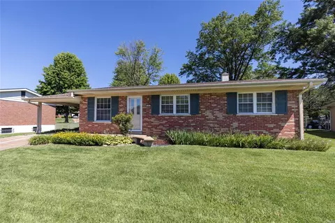 443 Terryville Dr, Saint Louis, MO 63125