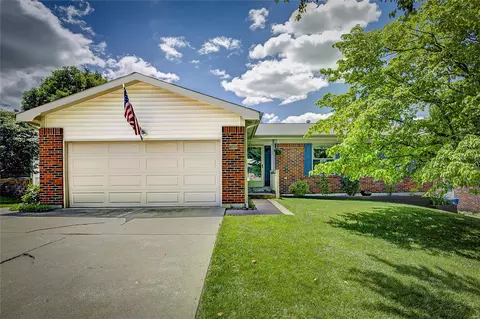 12106 Beckford Estates Dr, Maryland Heights, MO 63043