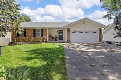 1622 Sundowner Dr, Saint Charles, MO 63303