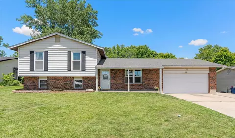 16 Asherton Dr, Saint Peters, MO 63376