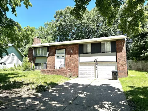 12780 Coachlight Square Dr, Florissant, MO 63033