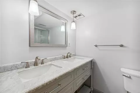 Bath - 688 Henry Ave, Ballwin, MO 63011 photo 5 of 5