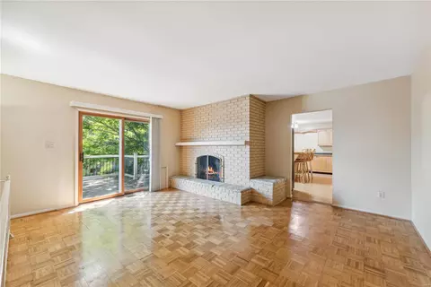 Living - 688 Henry Ave, Ballwin, MO 63011 photo 4 of 6