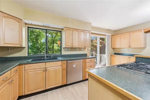Kitchen - 688 Henry Ave, Ballwin, MO 63011 photo 4 of 4