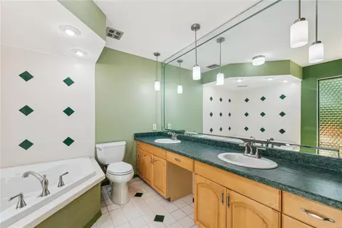Bath - 688 Henry Ave, Ballwin, MO 63011 photo 1 of 5