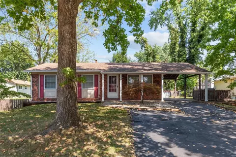 11915 Glenpark Dr, Maryland Heights, MO 63043