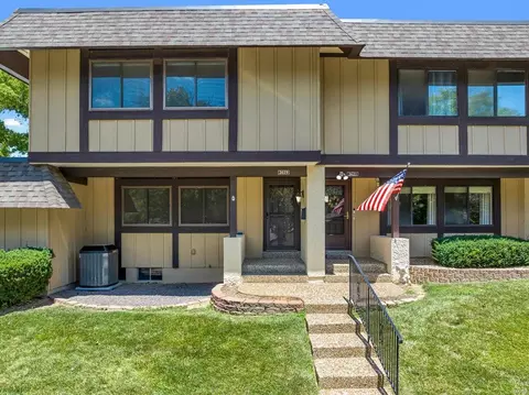 2619 Plantation Pt #B, Saint Charles, MO 63303