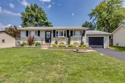 10427 Roscommon Dr, Saint Louis, MO 63123