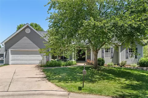 10 Arbor Hill Ct, Ballwin, MO 63021