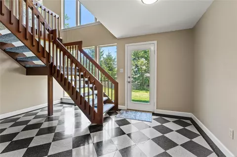 Entry Way - 10 Arbor Hill Ct, Ballwin, MO 63021 photo 4 of 4