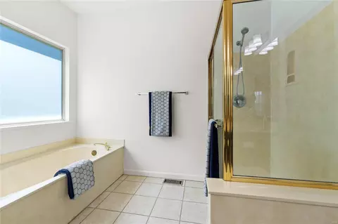 Bath - 10 Arbor Hill Ct, Ballwin, MO 63021 photo 4 of 5