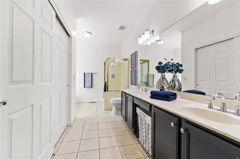 Bath - 10 Arbor Hill Ct, Ballwin, MO 63021 photo 2 of 5