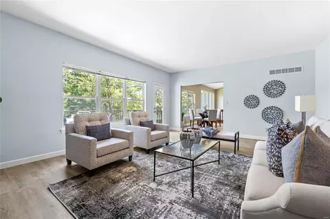 Living - 10 Arbor Hill Ct, Ballwin, MO 63021 photo 5 of 6
