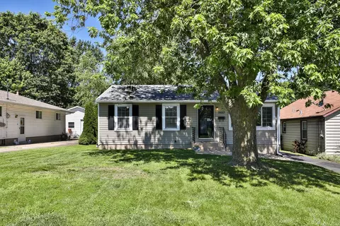 3523 Long Dr, Saint Ann, MO 63074