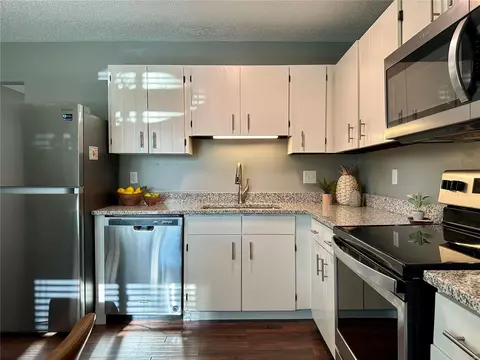 Kitchen - 1259 Wagon Wheel Trl, O'fallon, MO 63366 photo 3 of 4