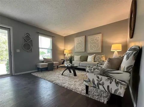 Living - 1259 Wagon Wheel Trl, O'fallon, MO 63366 photo 2 of 4