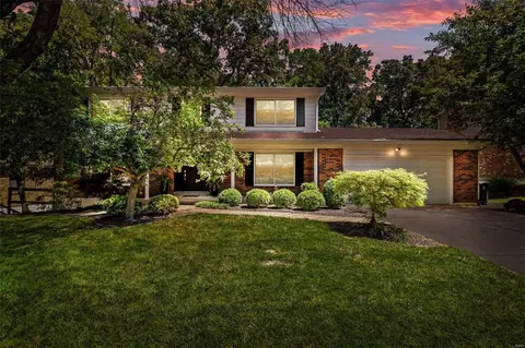 12377 Woodline Dr, Saint Louis, MO 63141