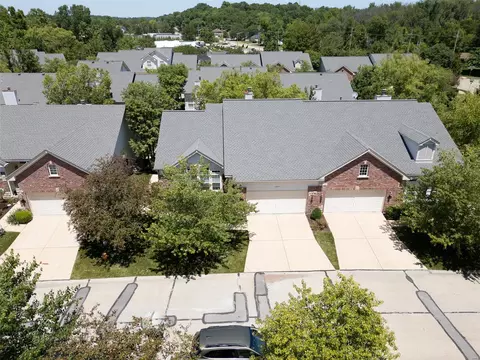 View/Area - 13264 Barrett Chase Cir, Ballwin, MO 63021 photo 3 of 3