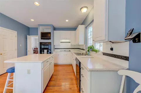 Kitchen - 13264 Barrett Chase Cir, Ballwin, MO 63021 photo 2 of 5