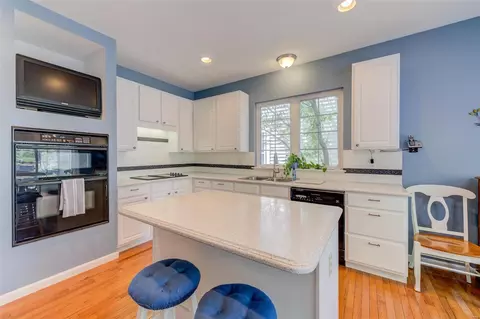 Kitchen - 13264 Barrett Chase Cir, Ballwin, MO 63021 photo 4 of 5