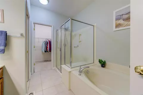 Bath - 13264 Barrett Chase Cir, Ballwin, MO 63021 photo 3 of 4