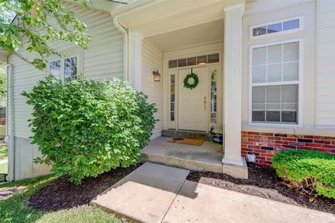 13264 Barrett Chase Cir, Ballwin, MO 63021