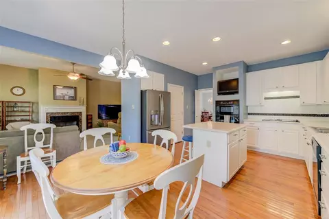 Kitchen - 13264 Barrett Chase Cir, Ballwin, MO 63021 photo 1 of 5