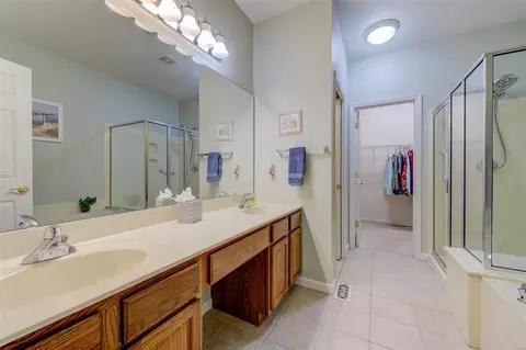 Bath - 13264 Barrett Chase Cir, Ballwin, MO 63021 photo 2 of 4