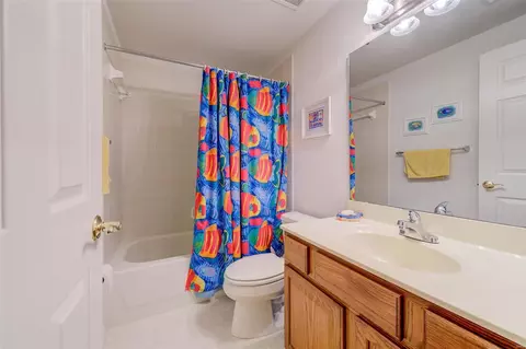 Bath - 13264 Barrett Chase Cir, Ballwin, MO 63021 photo 4 of 4