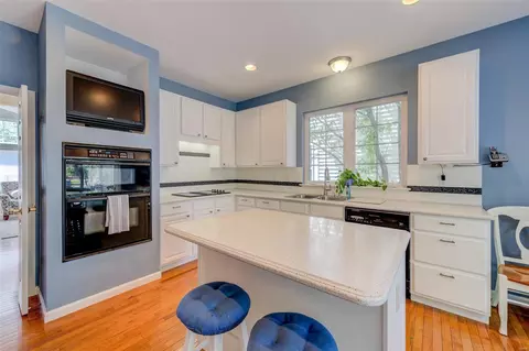 Kitchen - 13264 Barrett Chase Cir, Ballwin, MO 63021 photo 3 of 5