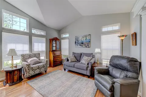 Living - 13264 Barrett Chase Cir, Ballwin, MO 63021 photo 1 of 8