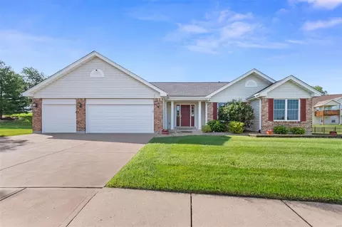 2212 Blue Lake Dr, Wentzville, MO 63385