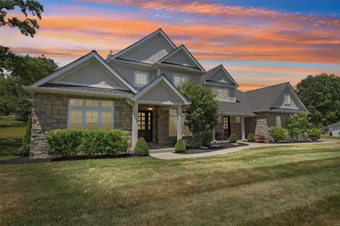 13 Meaux Mart Ln, Saint Louis, MO 63131