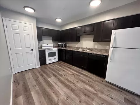 100 Towne Square Ct #C, Eureka, MO 63025 photo 4