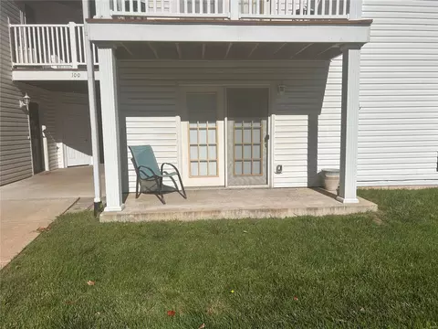 100 Towne Square Ct #C, Eureka, MO 63025 photo 2